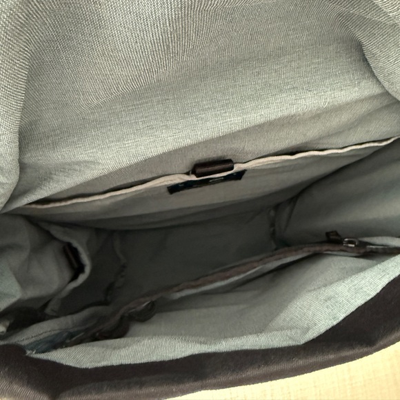 EUC WAYB Ready to Roam Backpack in Onyx - Picture 4 of 7